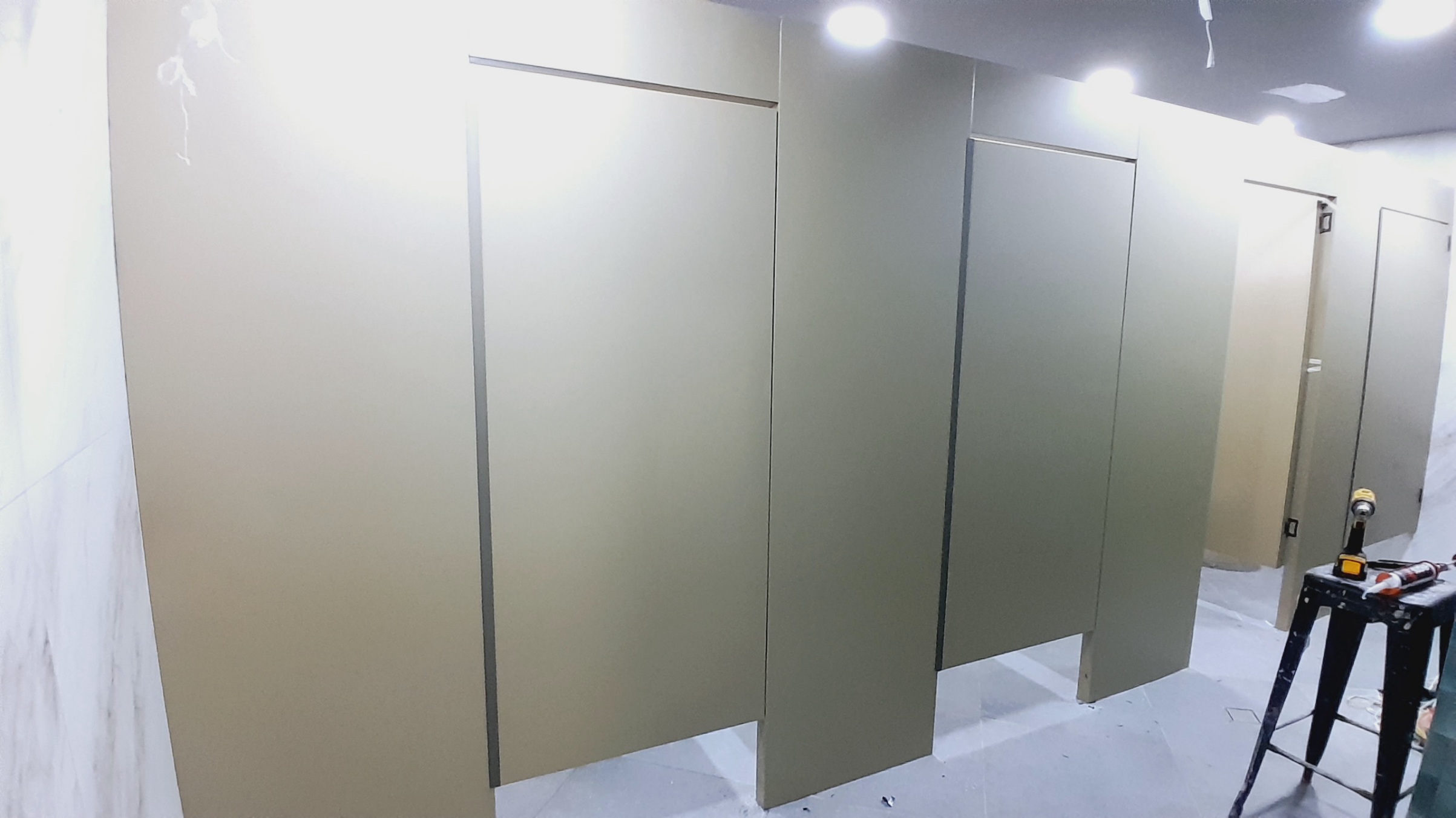 PUERTAS DE ALUCOBOND.