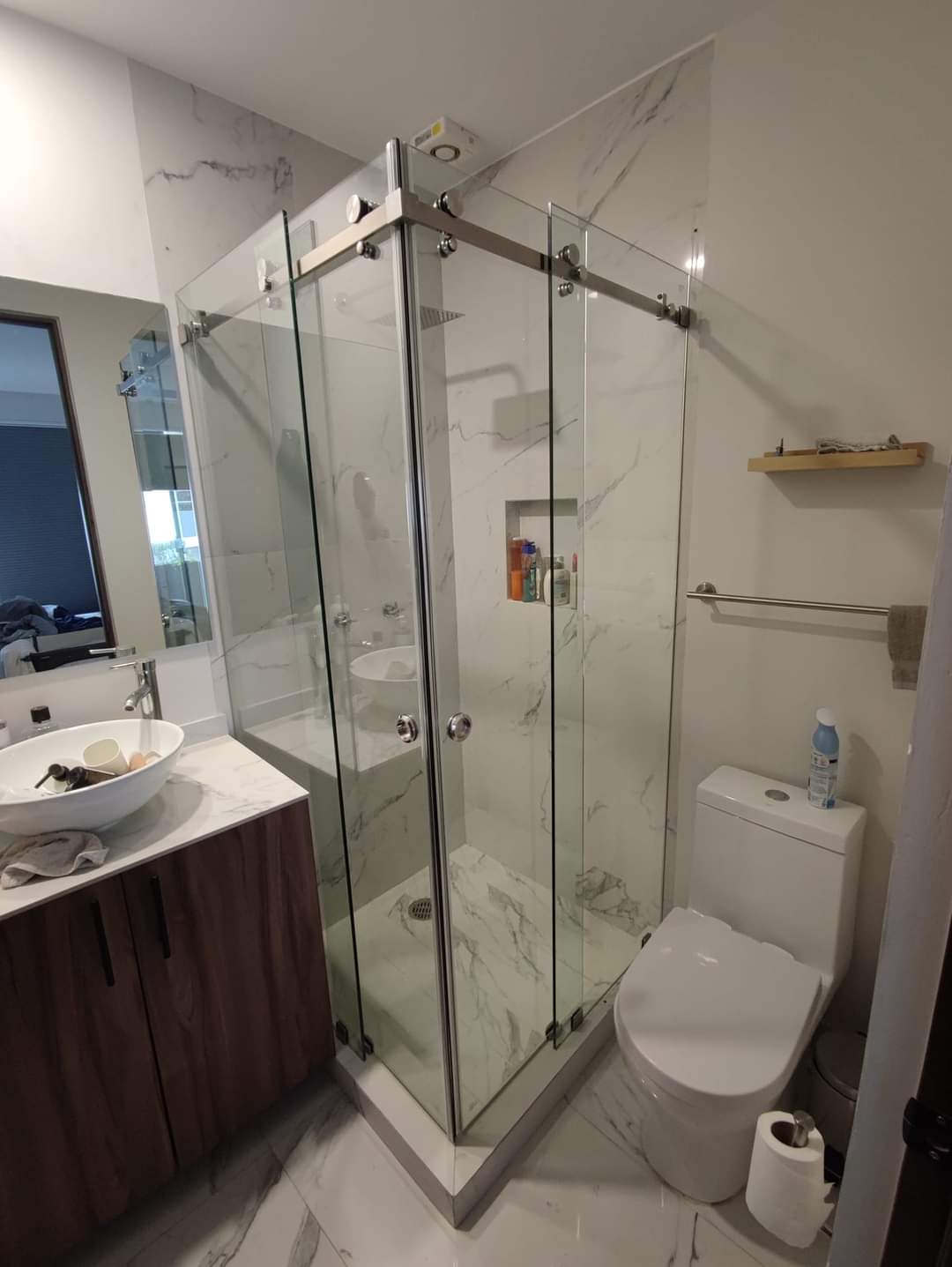 CABINA DE BAÑO VIDRIO TEMPLADO.